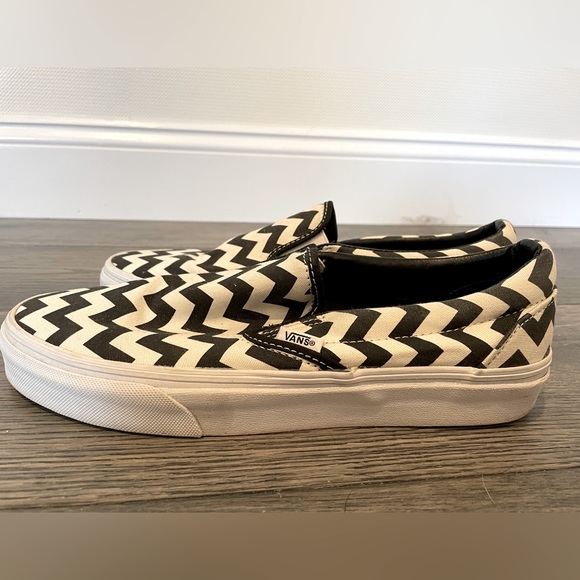 Vans slip on with zigzag print- M size 8= W size 9.5.